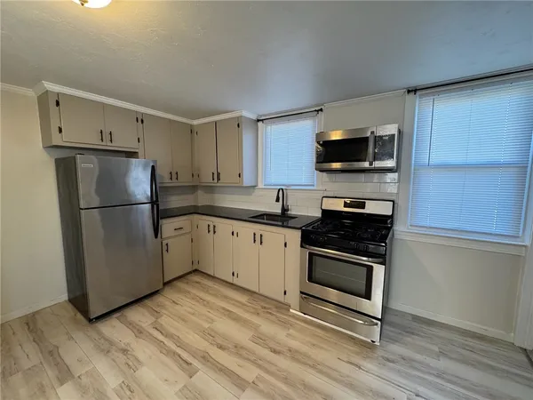 $2,000 | 33 St Elizabeth Street, Unit 2, Bristol, RI 02809