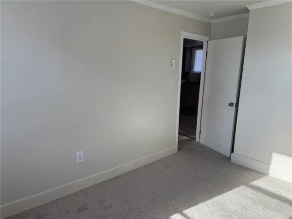 $2,000 | 33 St Elizabeth Street, Unit 2, Bristol, RI 02809