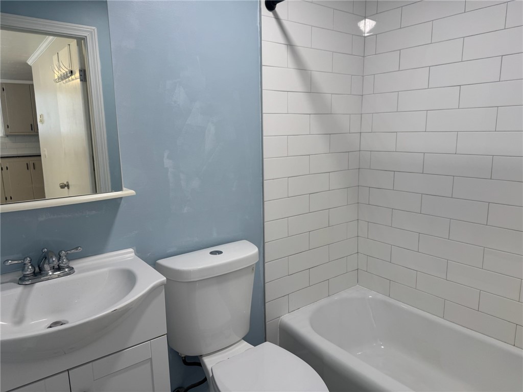 33 St Elizabeth Street, Unit 2 Bristol, RI 02809 - Photo 17 of 24