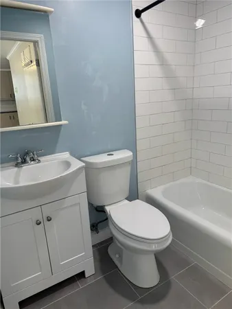$2,000 | 33 St Elizabeth Street, Unit 2, Bristol, RI 02809