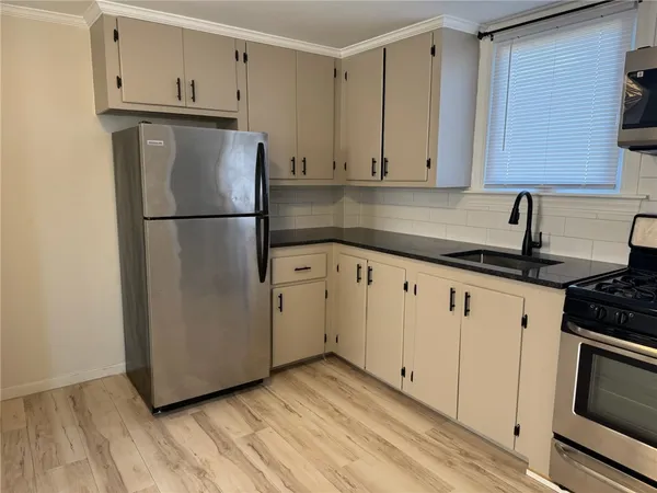 $2,000 | 33 St Elizabeth Street, Unit 2, Bristol, RI 02809