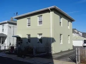 $2,000 | 33 St Elizabeth Street, Unit 2, Bristol, RI 02809