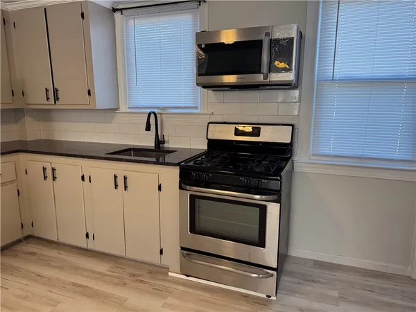 $2,000 | 33 St Elizabeth Street, Unit 2, Bristol, RI 02809