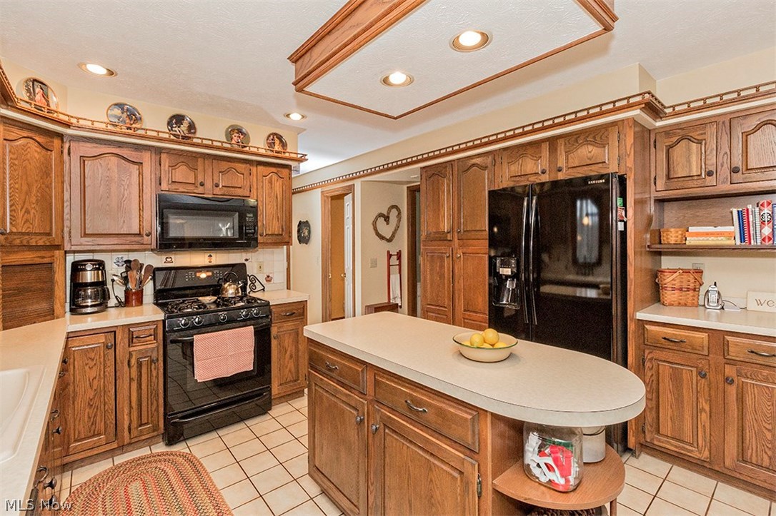 6875 Liberty Road Solon, OH 44139 - Photo 11 of 35 Center island kitchen