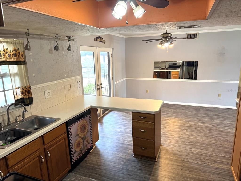 1312 North Taylor Road Brandon, FL 33510 - Photo 8 of 34 Gallery Image 8