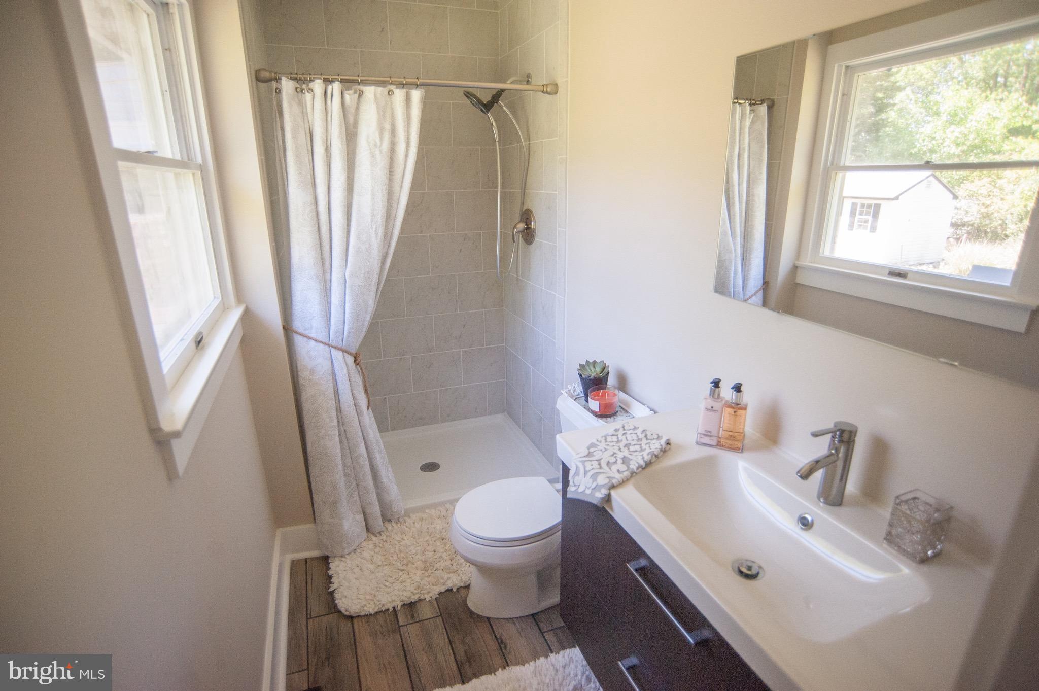 1611 Seward Road Chester, MD 21619 - Photo 15 of 27 Bath (Master)