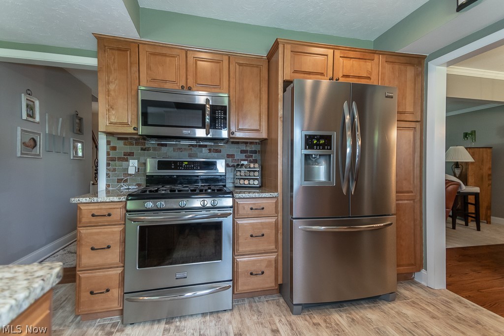990 Roland Road Cleveland, OH 44124 - Photo 9 of 30 A professional gas cooktop, microwave and refrigerator make for an efficient work area.