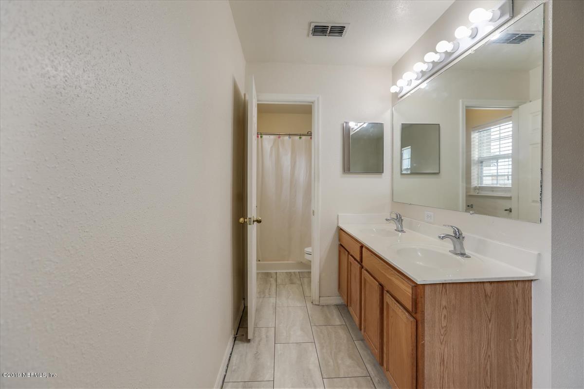 12452 Hickory Forest Road Jacksonville, FL 32226 - Photo 12 of 23 Master Bathroom