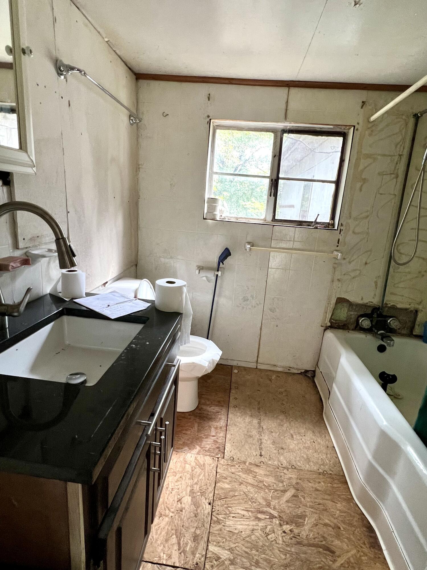 407 North Jenkins Road Rossville, GA 30741 - Photo 8 of 19 Bathroom