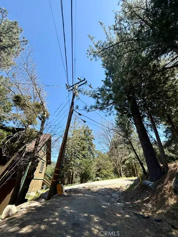 a view of an outdoor space