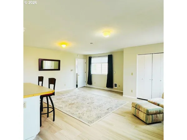 a view of livingroom with furniture