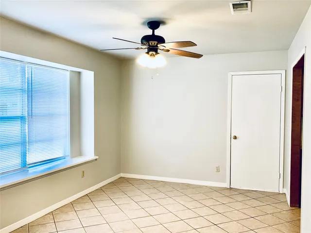 $1,450 | 225 Crest Hill Drive, Conroe, TX 77301