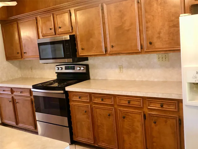 $1,450 | 225 Crest Hill Drive, Conroe, TX 77301