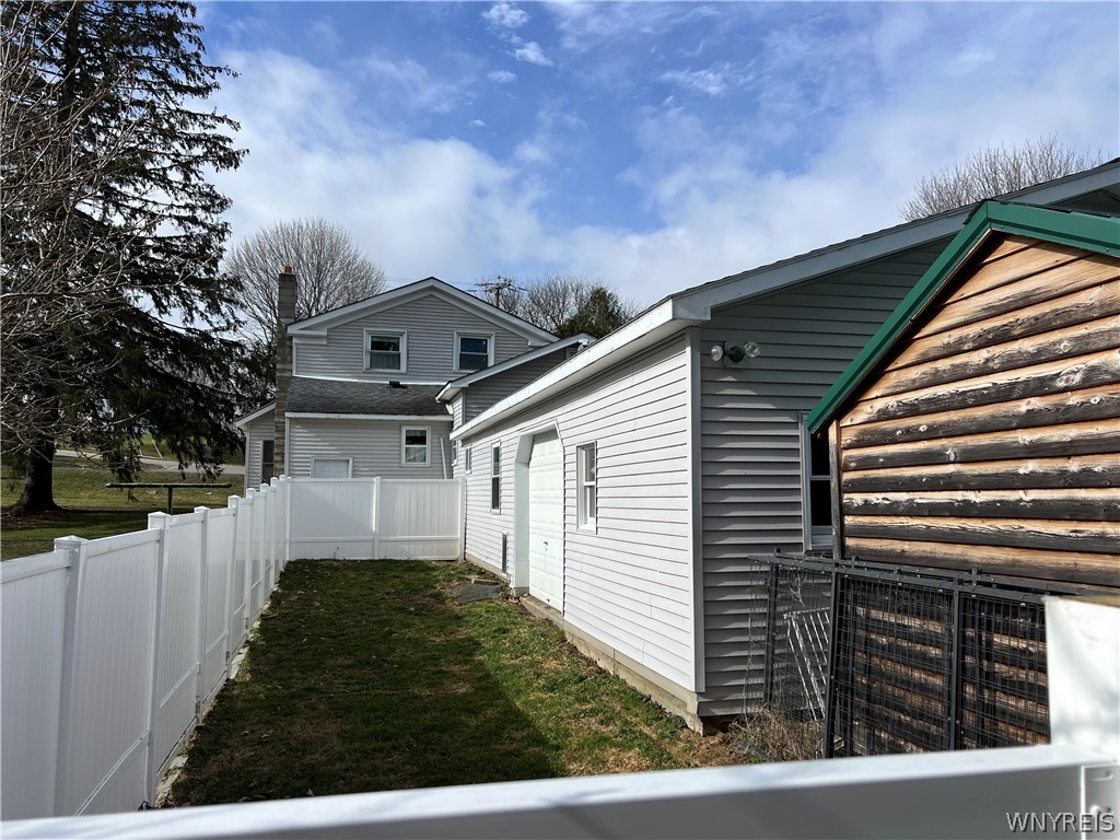 7259 Main Street Pike, NY 14066 - Photo 5 of 48