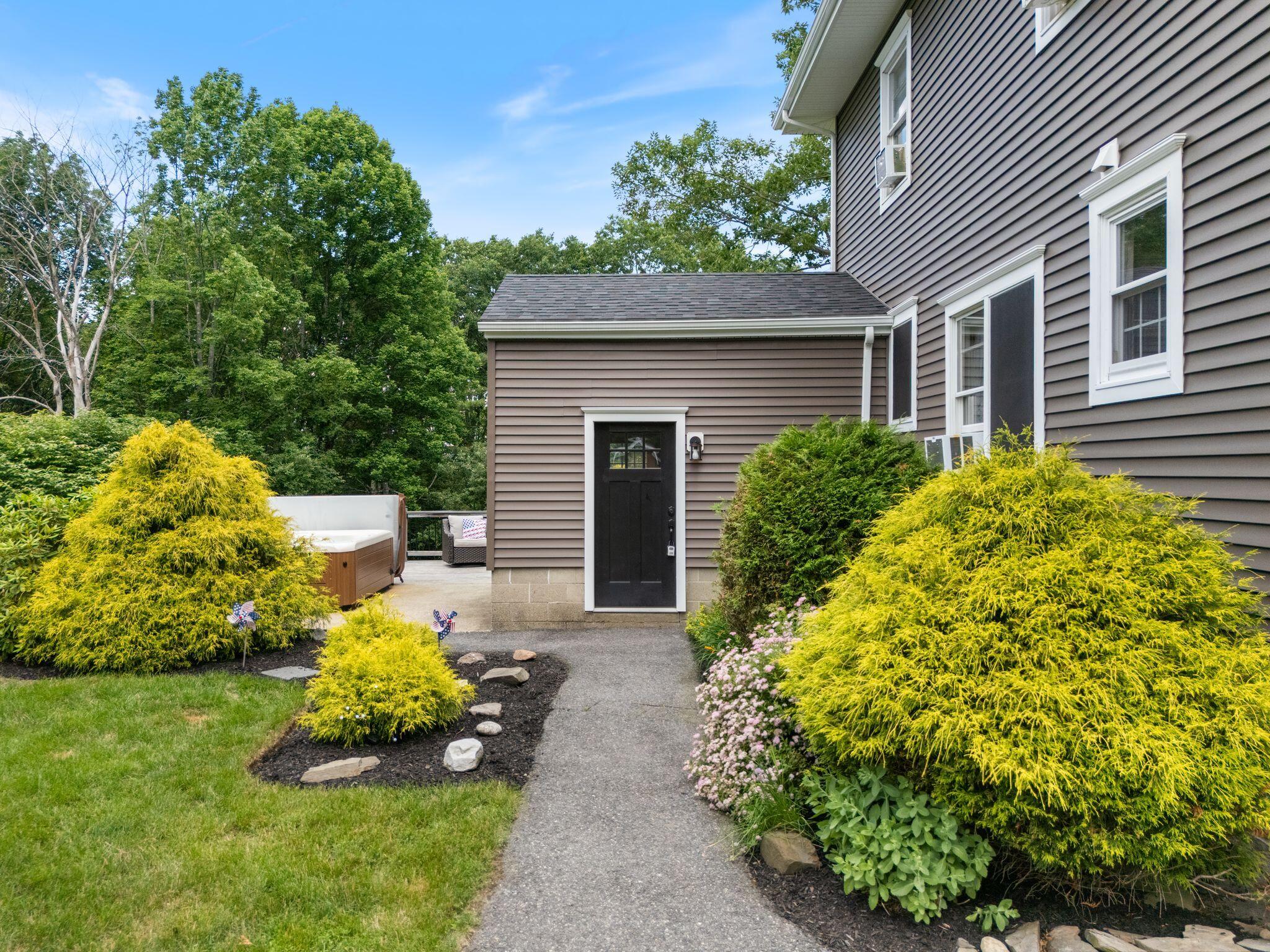 23 Queen Street Gorham, ME 04038 - Photo 4 of 66 23_Queen_St_007