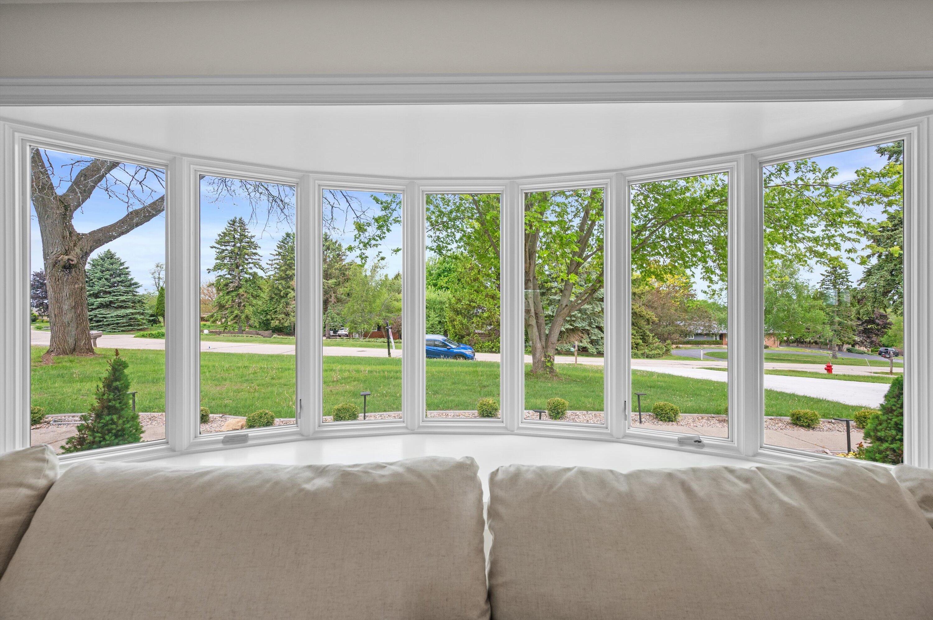850 North Janacek Road Brookfield, WI 53045 - Photo 16 of 44 Bay window