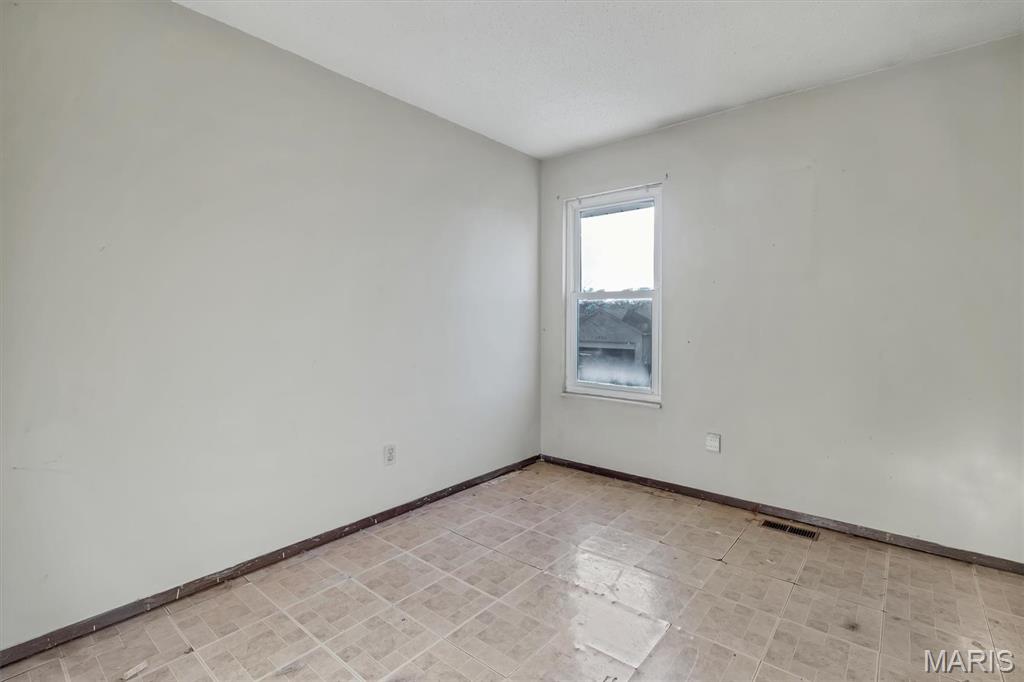 2536 Wellesley High Ridge, MO 63049 - Photo 16 of 21