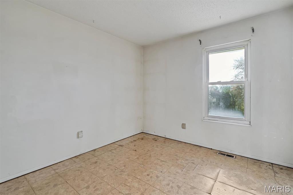 2536 Wellesley High Ridge, MO 63049 - Photo 17 of 21