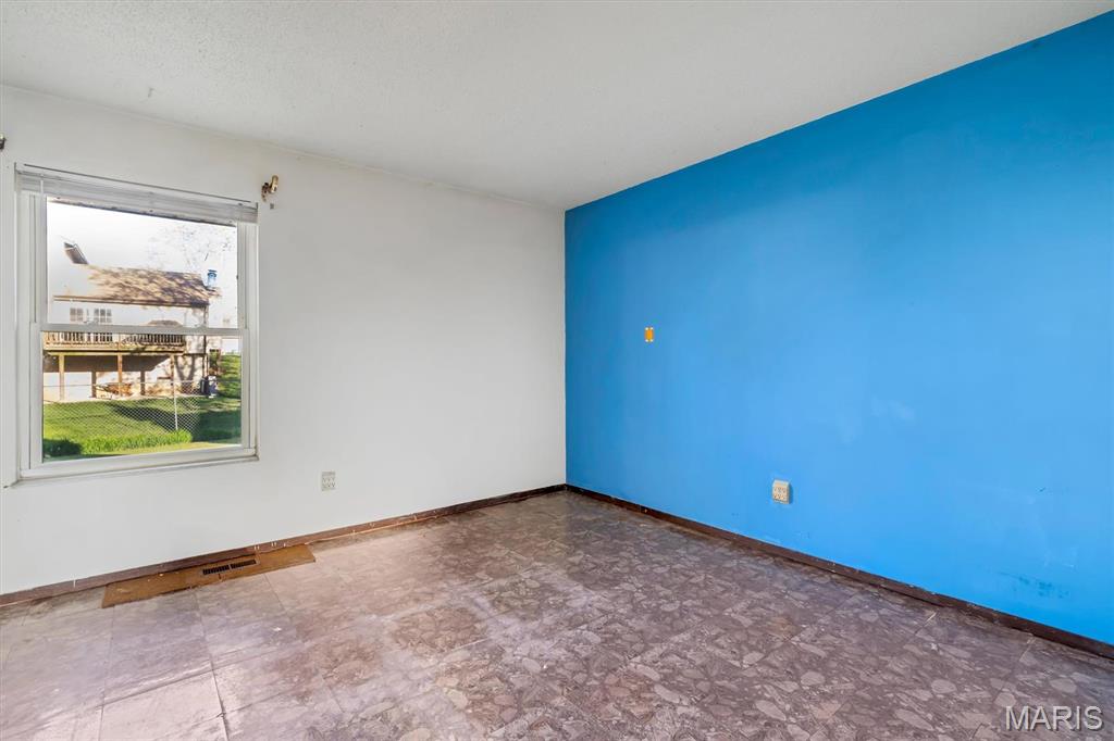 2536 Wellesley High Ridge, MO 63049 - Photo 18 of 21