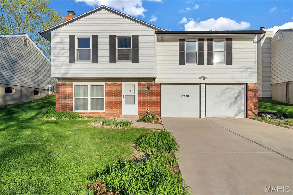 2536 Wellesley High Ridge, MO 63049 - Photo 2 of 21