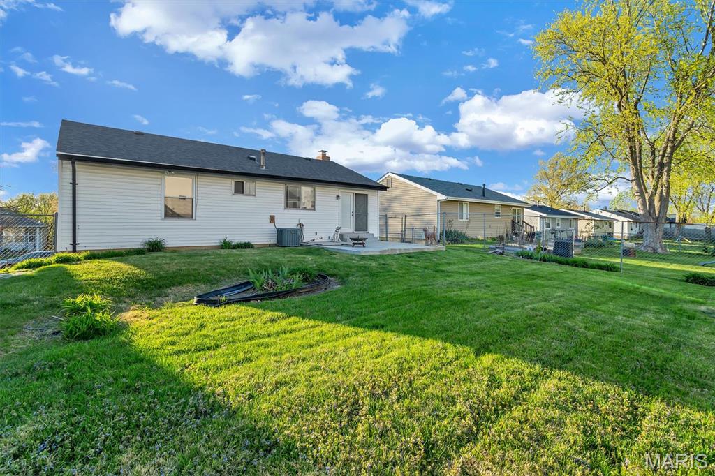 2536 Wellesley High Ridge, MO 63049 - Photo 8 of 21