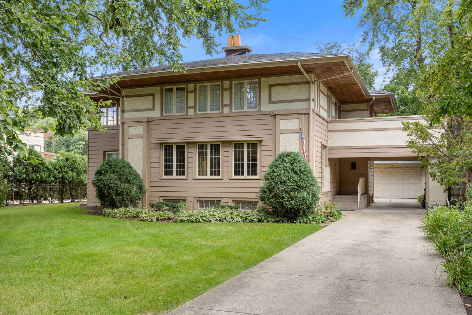 260 Maplewood Road Riverside, IL 60546 - Photo 2 of 48 a front view of a house with a yard