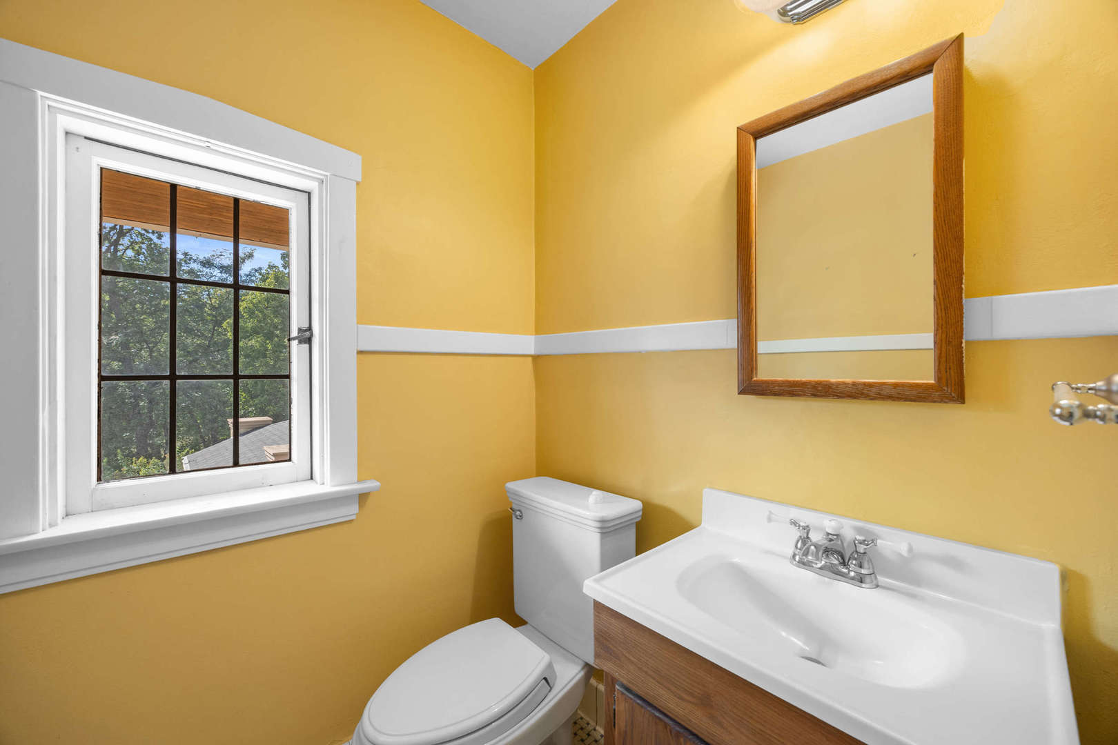 260 Maplewood Road Riverside, IL 60546 - Photo 32 of 48 a bathroom with a sink mirror and toilet