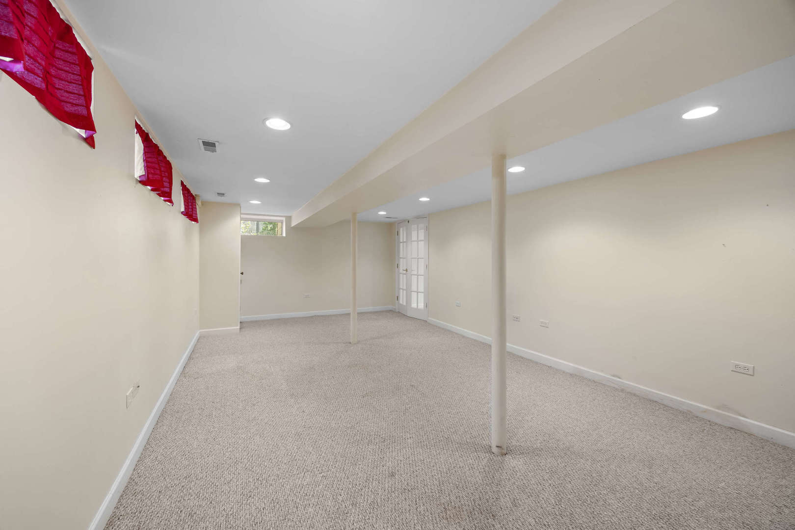 260 Maplewood Road Riverside, IL 60546 - Photo 37 of 48 a view of an empty room