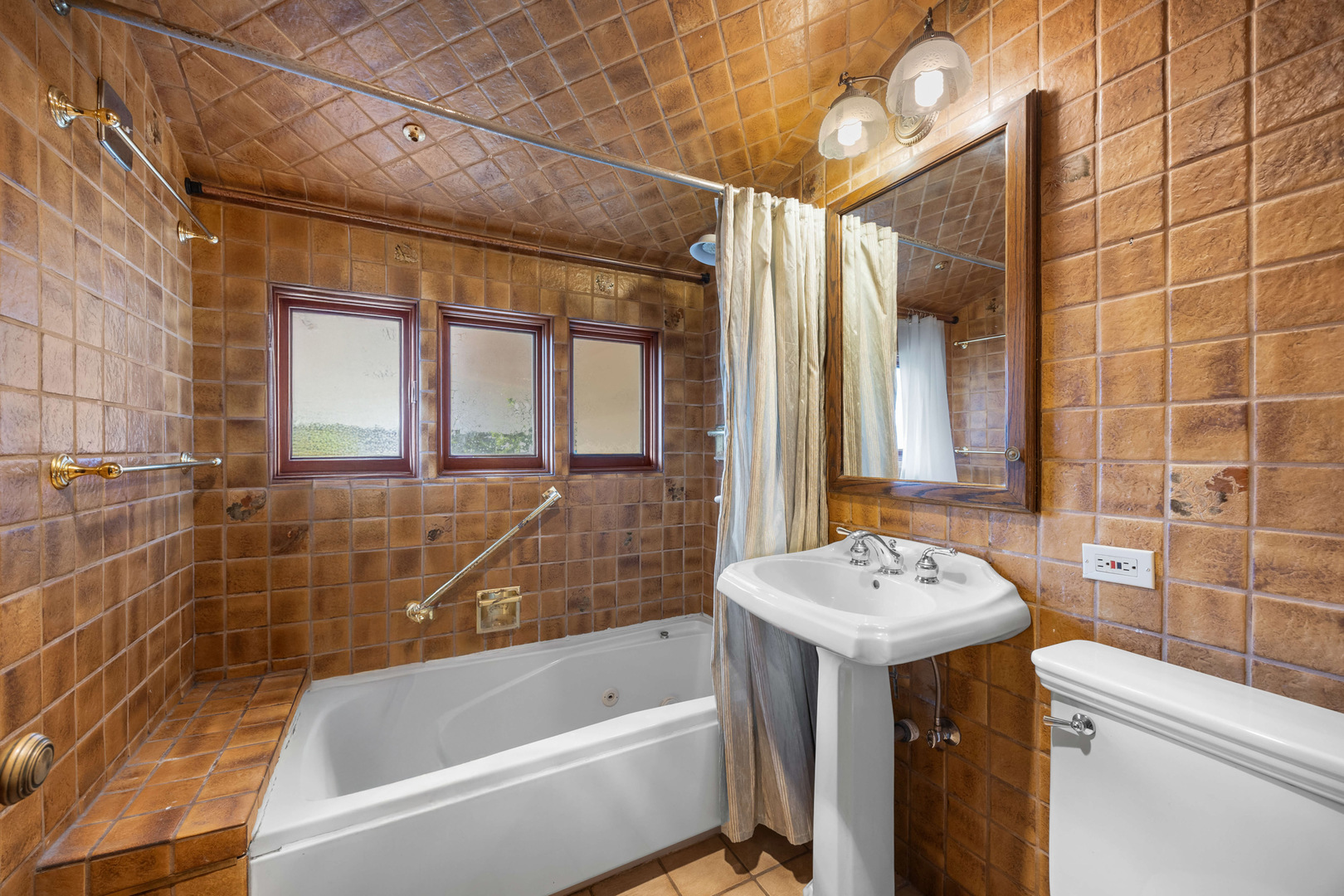 260 Maplewood Road Riverside, IL 60546 - Photo 38 of 48 a bathroom with a bathtub a sink and a shower