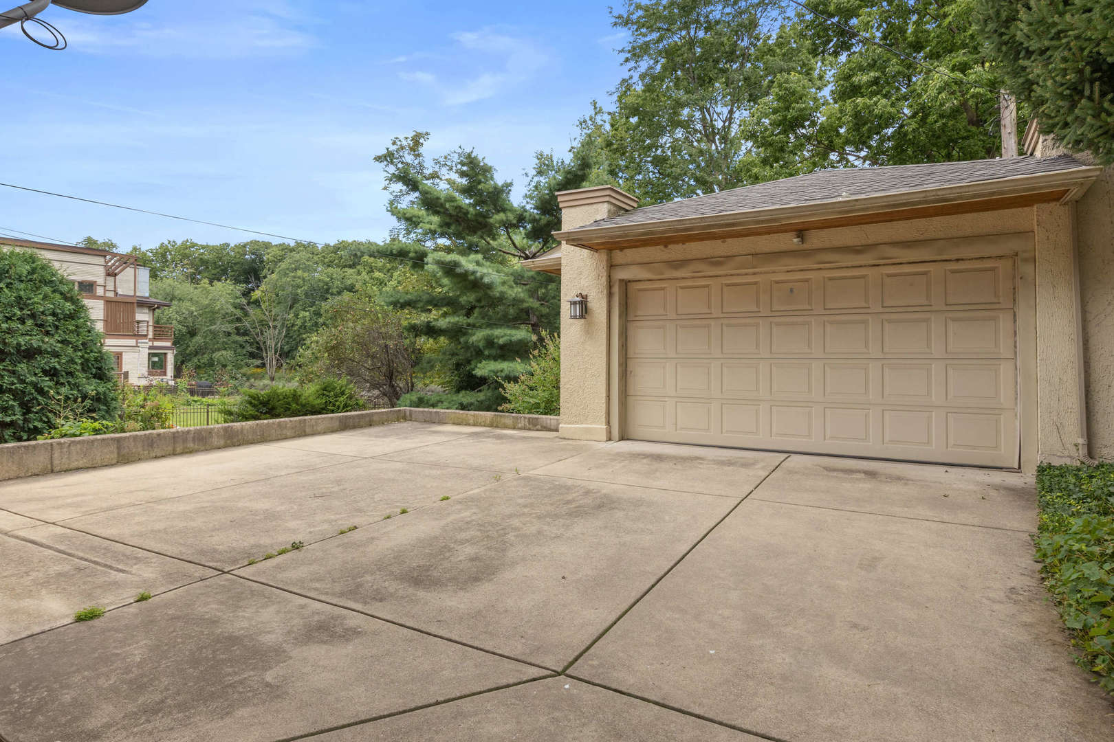 260 Maplewood Road Riverside, IL 60546 - Photo 42 of 48 a backyard of a house with lots of green space