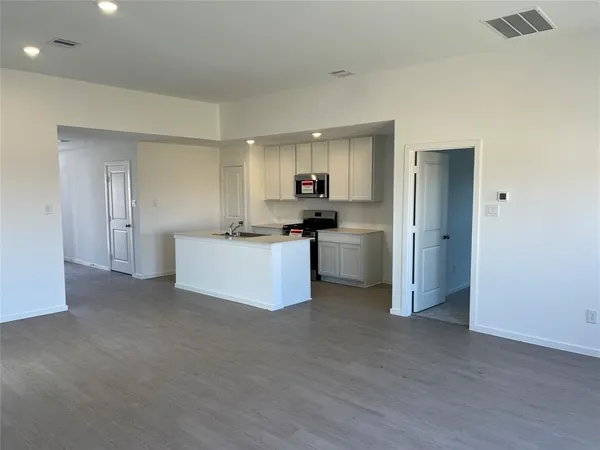 $2,350 | 20043 Venetian Waters Drive, Hockley, TX 77447