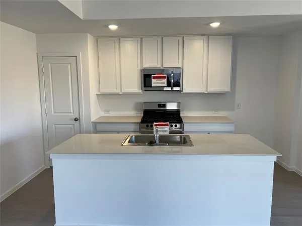 $2,350 | 20043 Venetian Waters Drive, Hockley, TX 77447