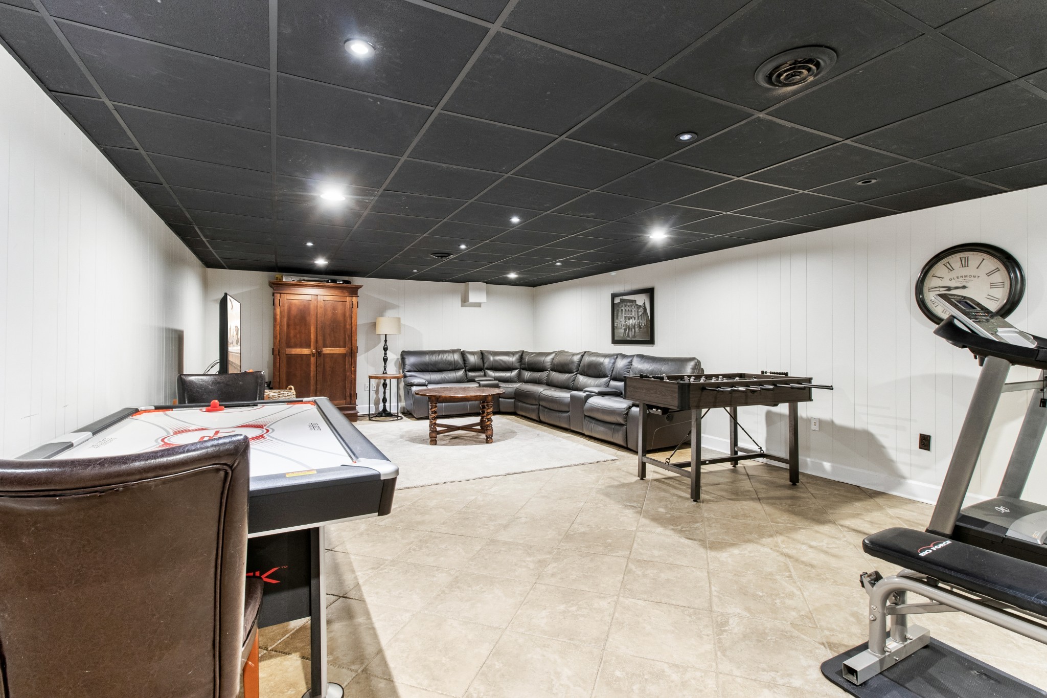 2203 Springlot Road Clarksville, TN 37043 - Photo 30 of 36 a room with furniture