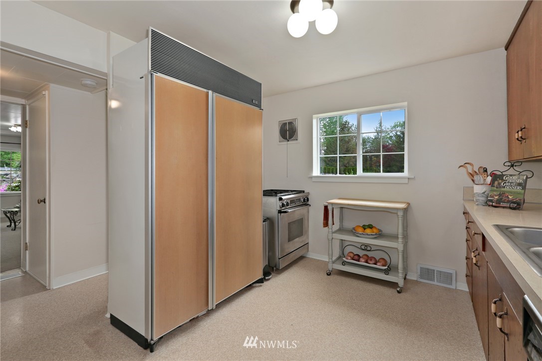 4440 Preston-Fall City Road Southeast Fall City, WA 98024 - Photo 12 of 38 a utility room with dryer and washer