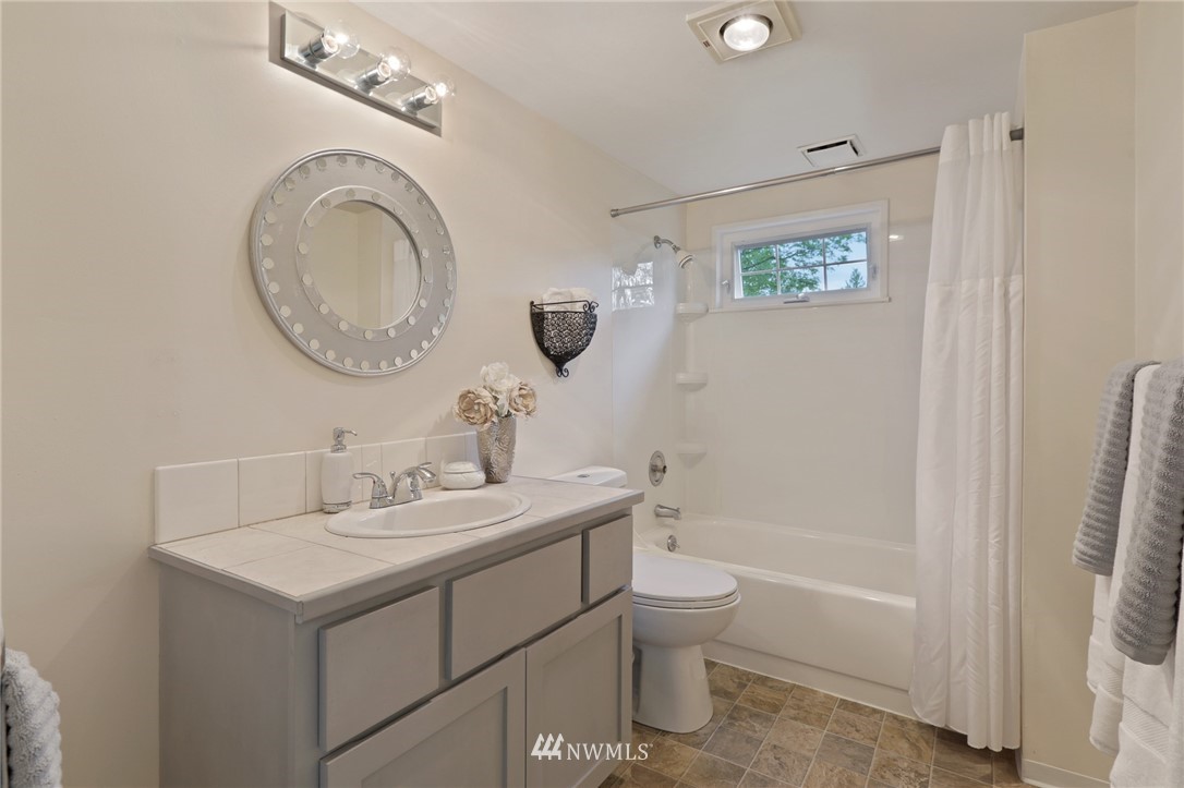 4440 Preston-Fall City Road Southeast Fall City, WA 98024 - Photo 18 of 38 a bathroom with a sink toilet and a mirror
