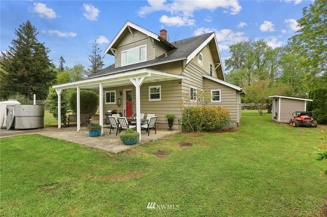 4440 Preston-Fall City Road Southeast Fall City, WA 98024 - Photo 20 of 38 a front view of house with yard and seating area