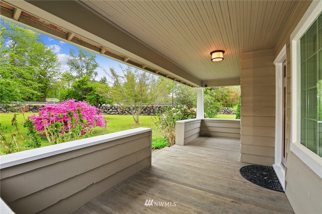 4440 Preston-Fall City Road Southeast Fall City, WA 98024 - Photo 3 of 38 a bench is sitting in middle of the house