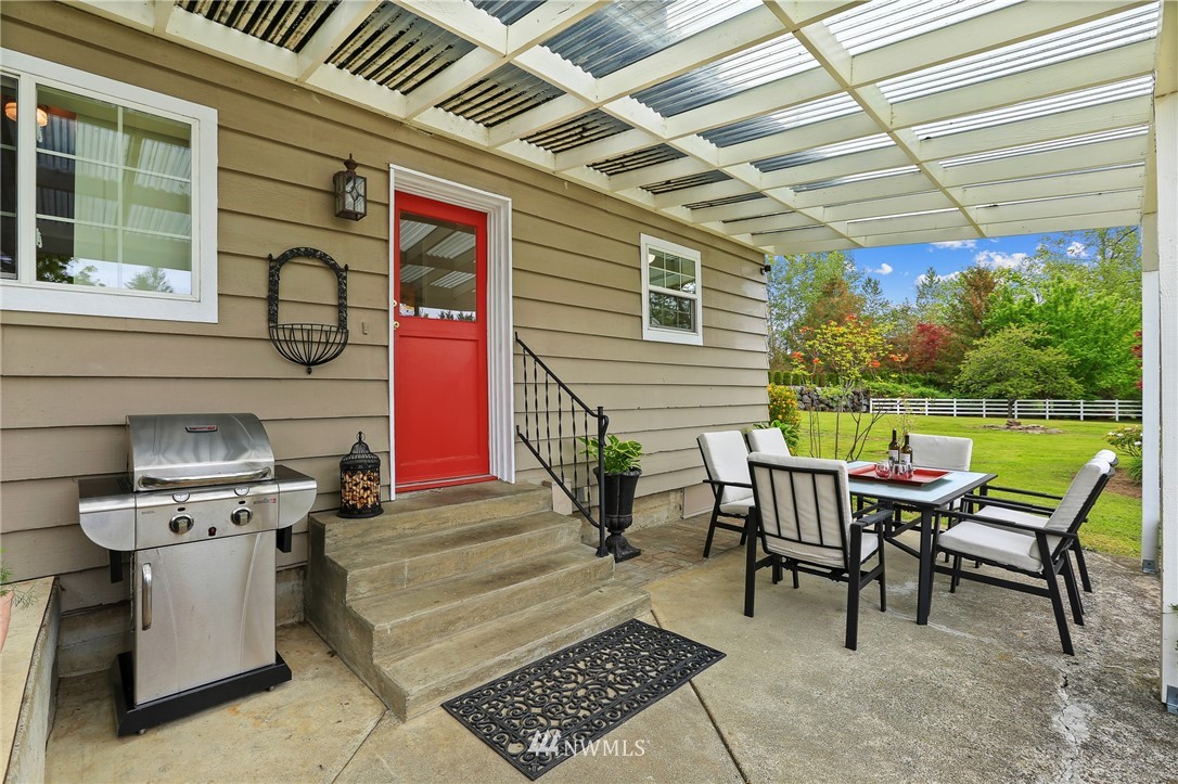 4440 Preston-Fall City Road Southeast Fall City, WA 98024 - Photo 21 of 38 a view of a patio with a table and chairs