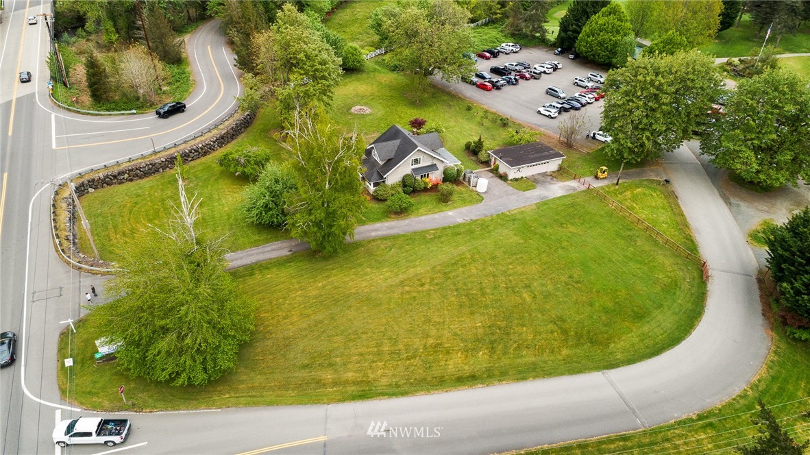 4440 Preston-Fall City Road Southeast Fall City, WA 98024 - Photo 28 of 38 a view of a swimming pool with a yard