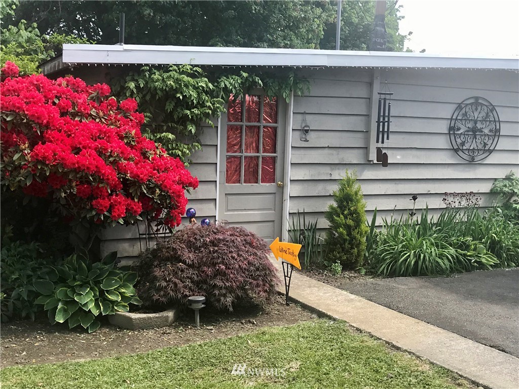 4440 Preston-Fall City Road Southeast Fall City, WA 98024 - Photo 37 of 38 a view of a house with a flower garden