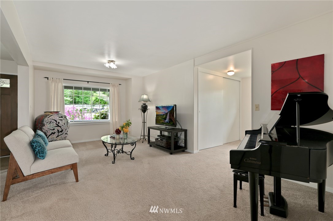 4440 Preston-Fall City Road Southeast Fall City, WA 98024 - Photo 9 of 38 a living room with furniture and a flat screen tv