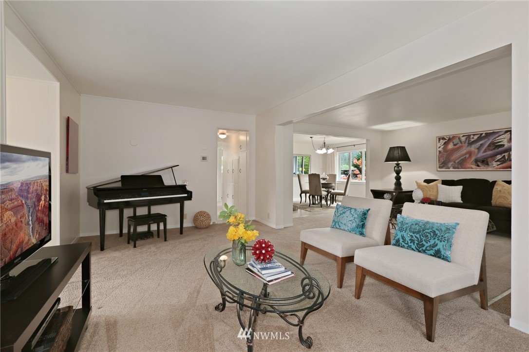 4440 Preston-Fall City Road Southeast Fall City, WA 98024 - Photo 10 of 38 a living room with furniture and a piano