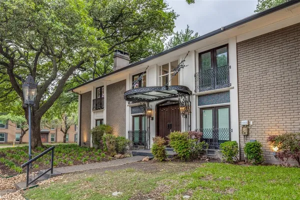 $280,000 | 10201 Regal Oaks Drive, Unit 204, Dallas, TX 75230