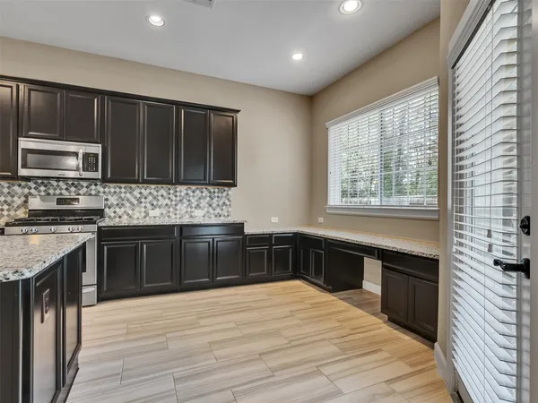 $2,650 | 375 Westlake Terrace, Conroe, TX 77304