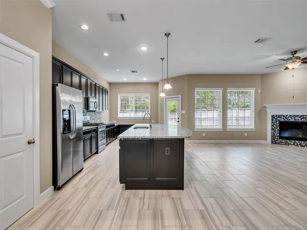 $2,720 | 375 Westlake Terrace, Conroe, TX 77304