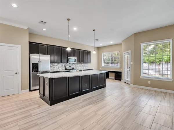 $2,720 | 375 Westlake Terrace, Conroe, TX 77304