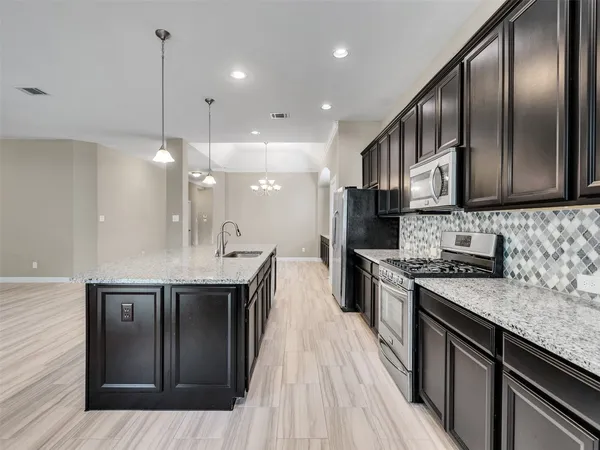 $2,650 | 375 Westlake Terrace, Conroe, TX 77304