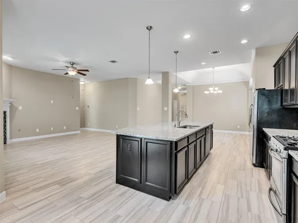 $2,650 | 375 Westlake Terrace, Conroe, TX 77304