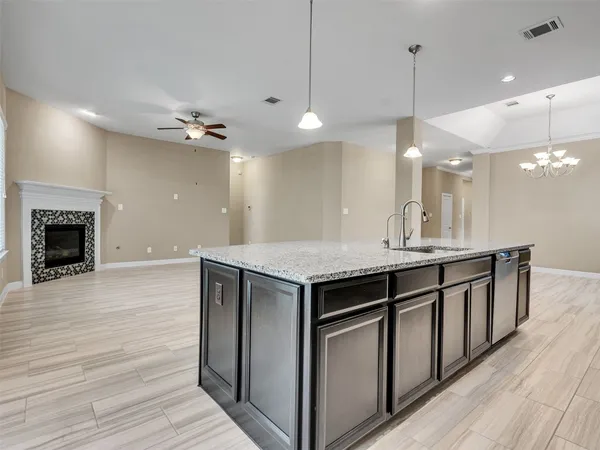 $2,650 | 375 Westlake Terrace, Conroe, TX 77304