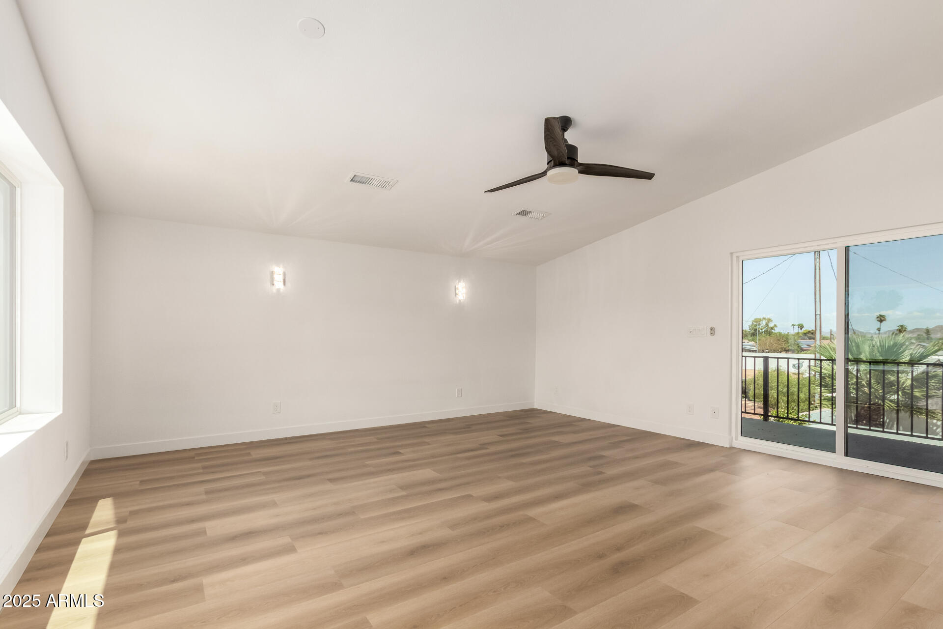 2210 East Everett Drive Phoenix, AZ 85022 - Photo 16 of 43 Upstairs Master